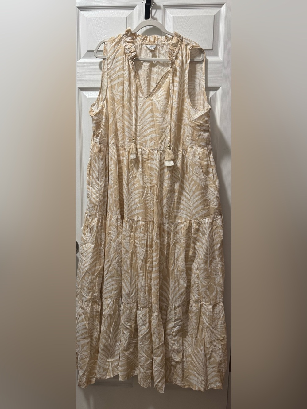 crown & ivy Cream and Beige Leaf-Print Tiered A-Line Maxi Dress